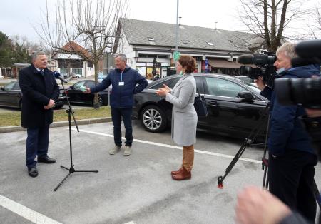 VLADA NA OBISKU V CERKNICI 041 FOTO LJUBO VUKELIČ